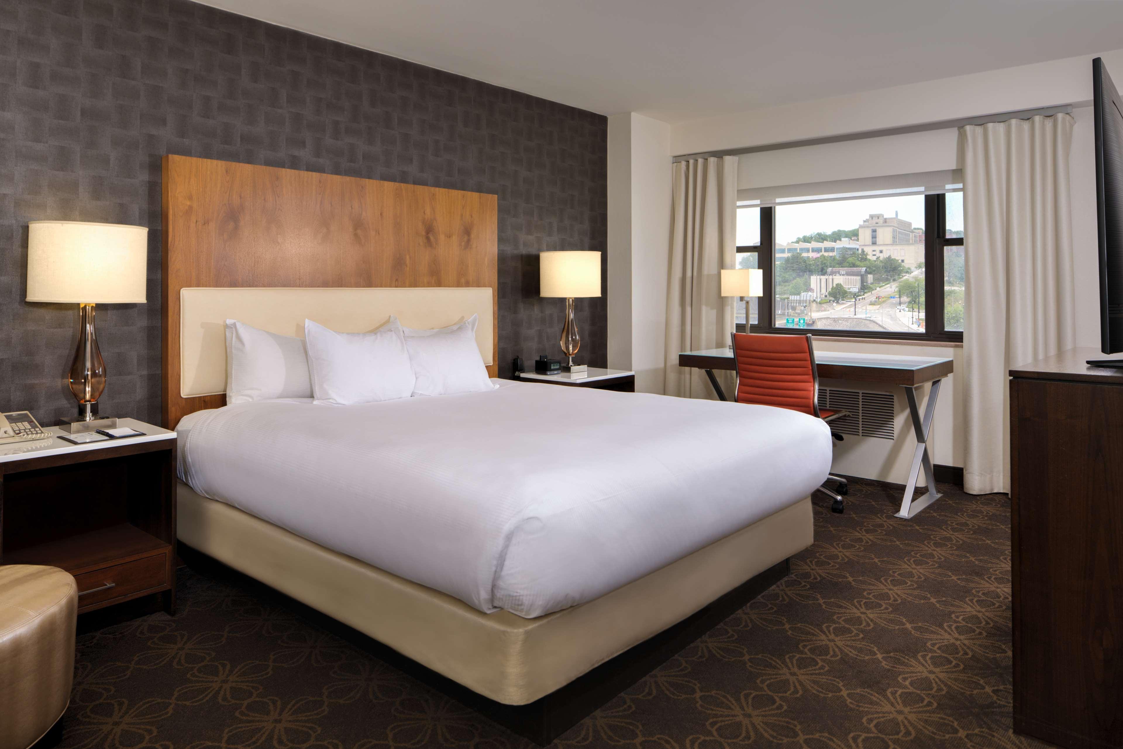 Doubletree By Hilton Hotel & Suites Pittsburgh Downtown Buitenkant foto