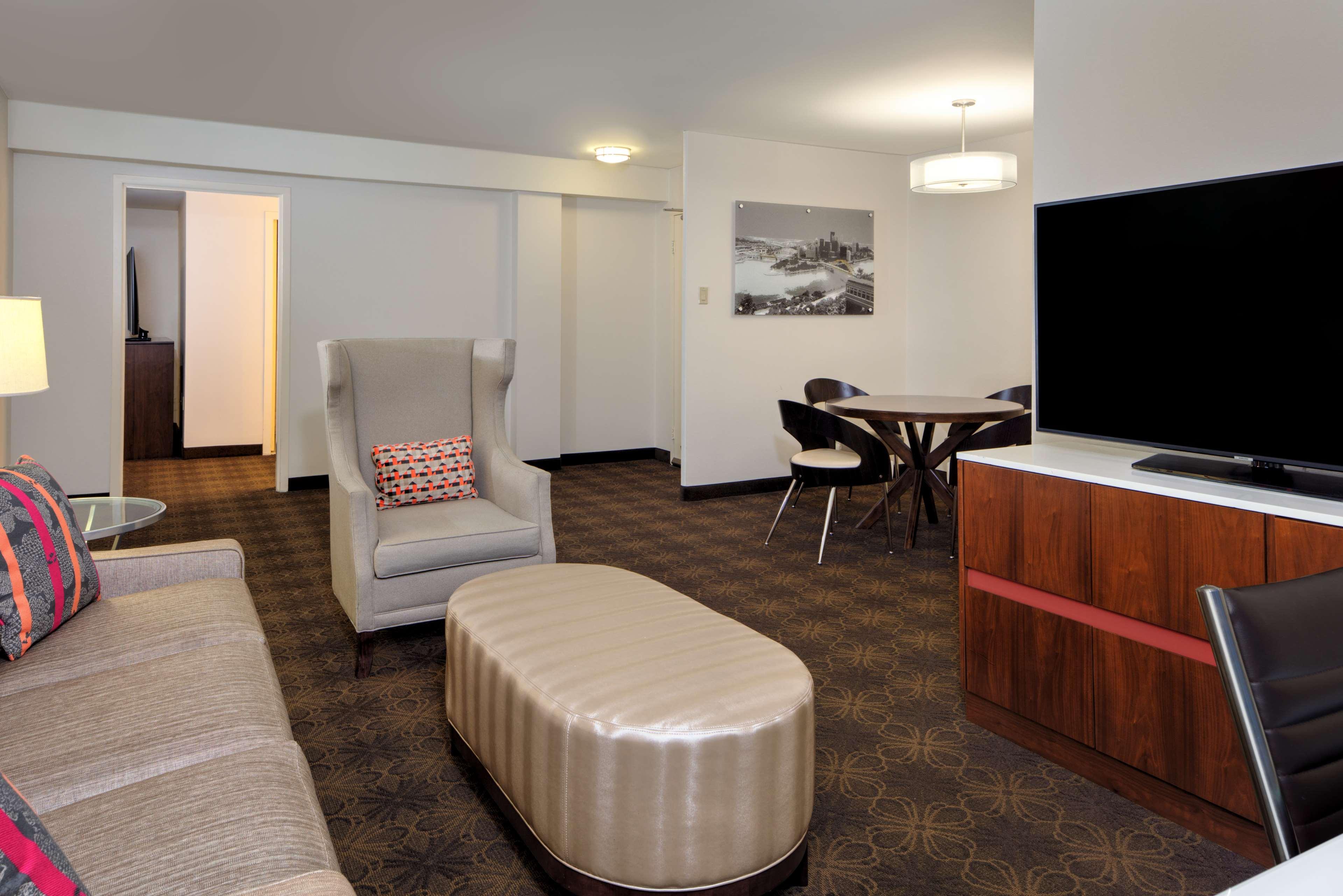 Doubletree By Hilton Hotel & Suites Pittsburgh Downtown Buitenkant foto