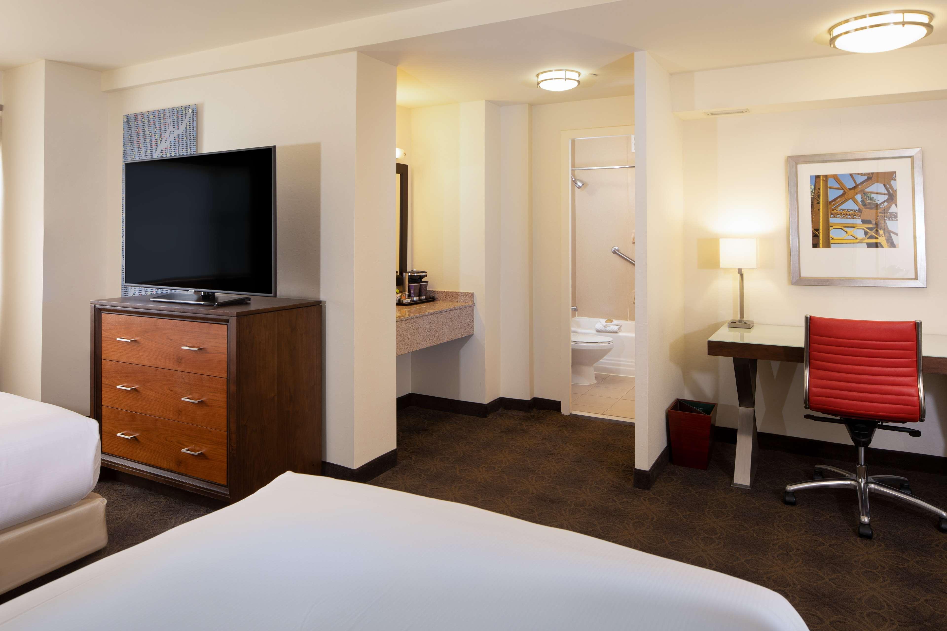 Doubletree By Hilton Hotel & Suites Pittsburgh Downtown Buitenkant foto