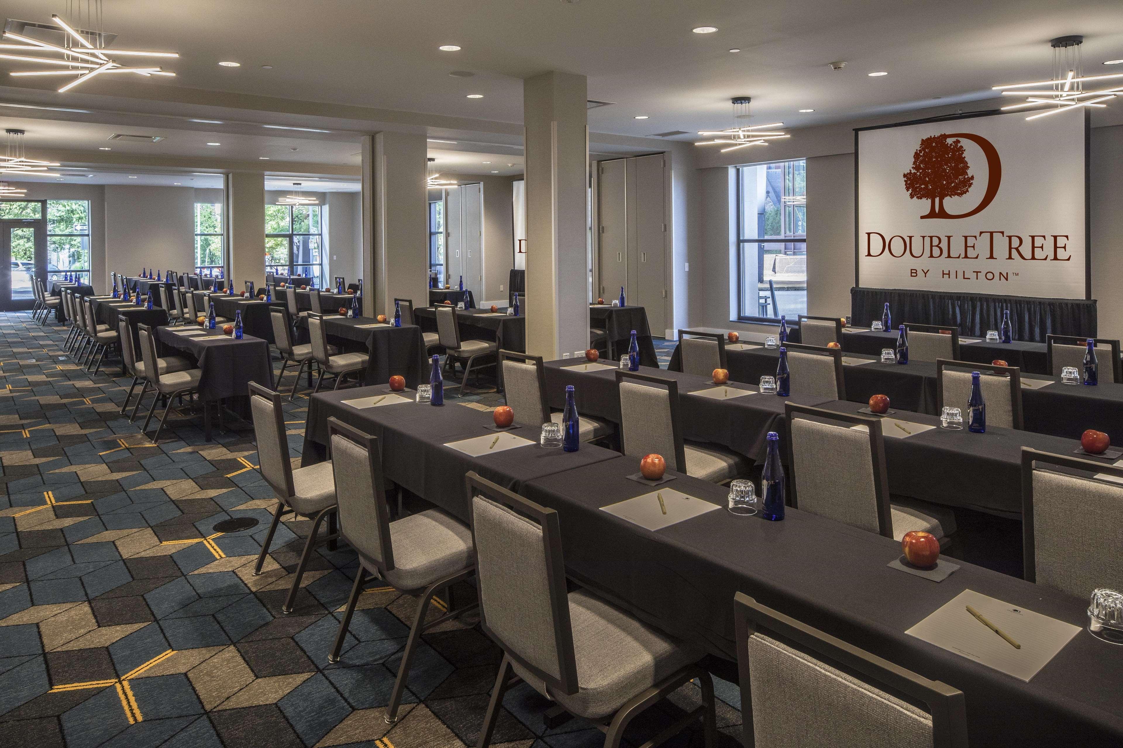 Doubletree By Hilton Hotel & Suites Pittsburgh Downtown Buitenkant foto