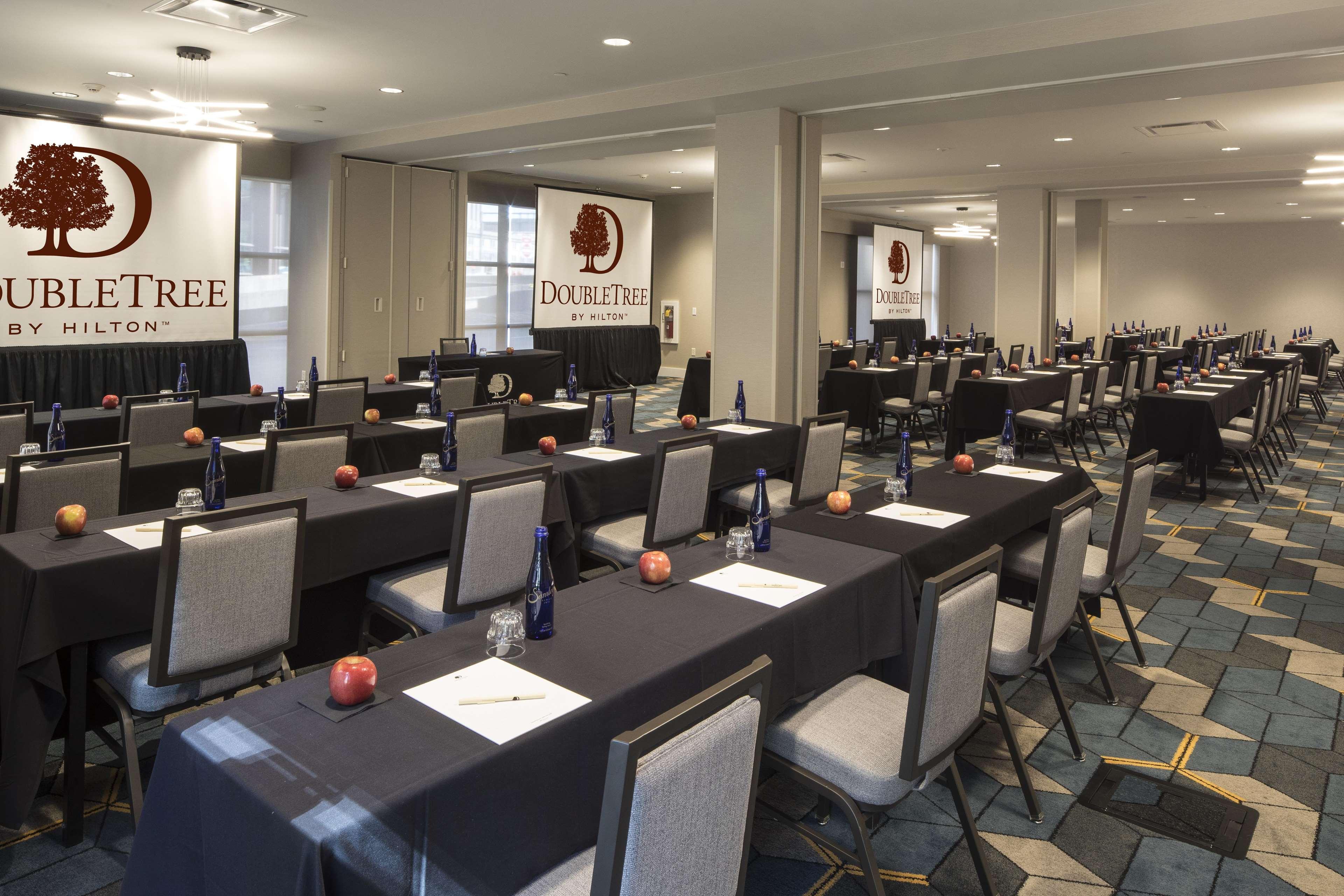 Doubletree By Hilton Hotel & Suites Pittsburgh Downtown Buitenkant foto