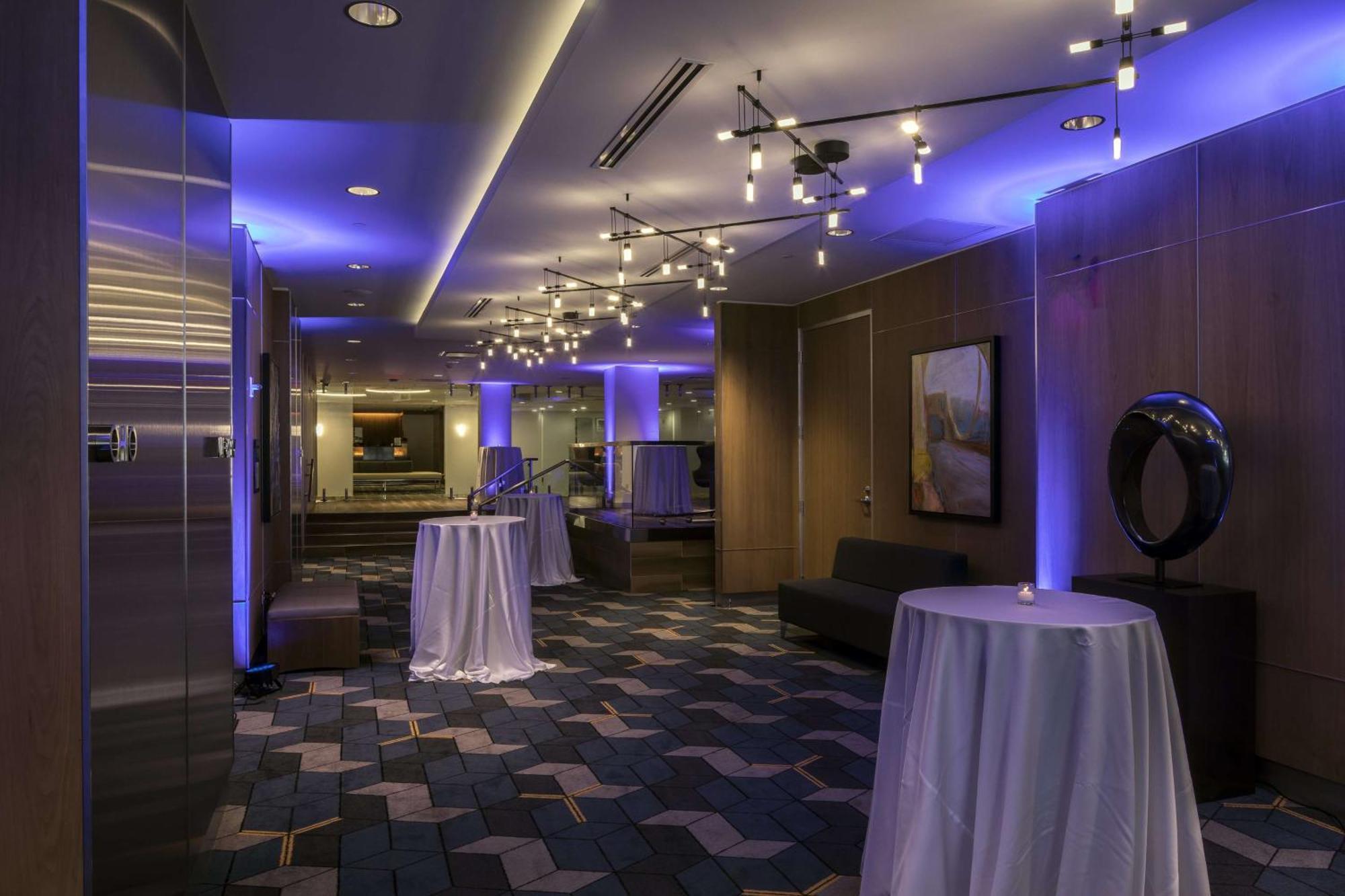 Doubletree By Hilton Hotel & Suites Pittsburgh Downtown Buitenkant foto