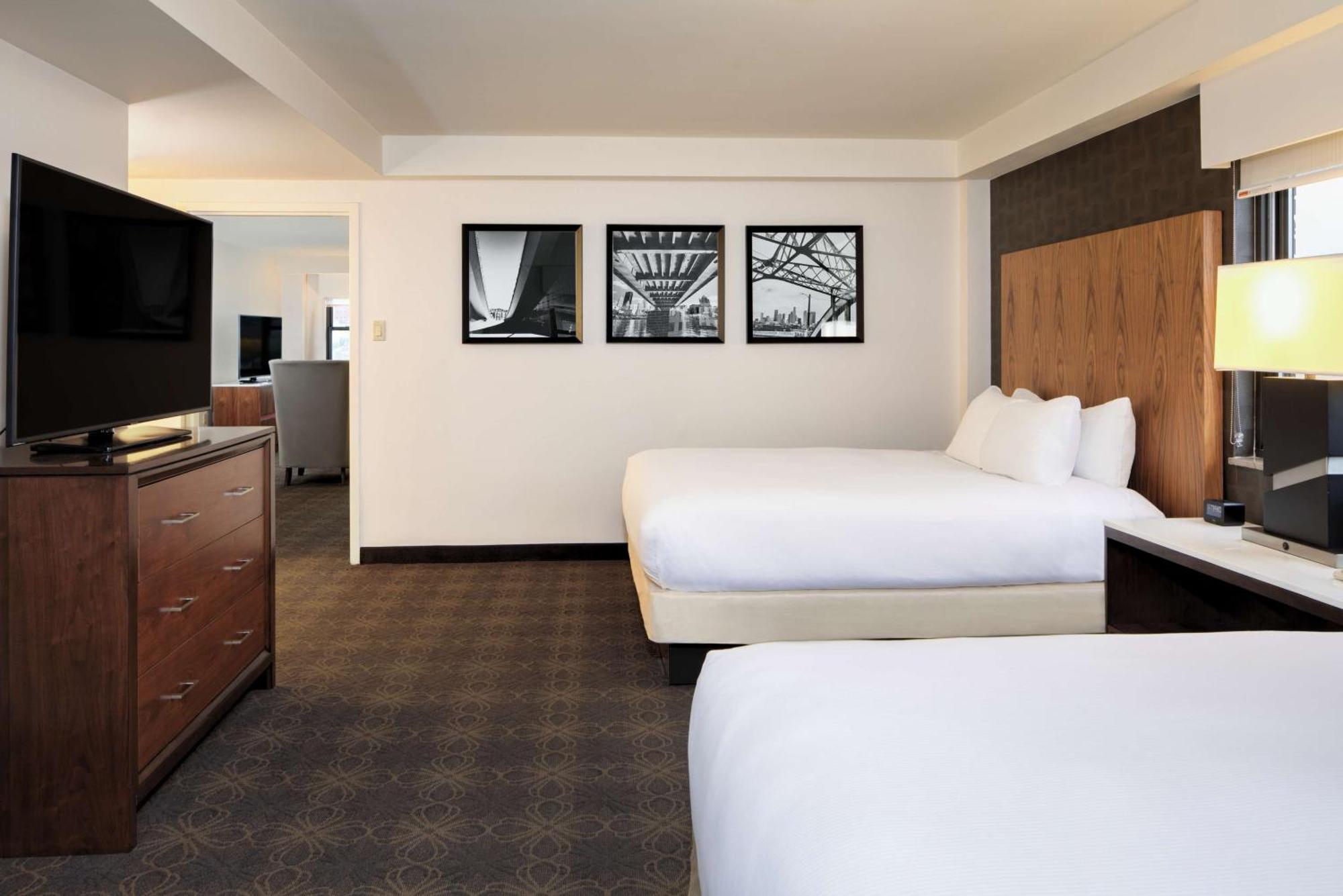 Doubletree By Hilton Hotel & Suites Pittsburgh Downtown Buitenkant foto