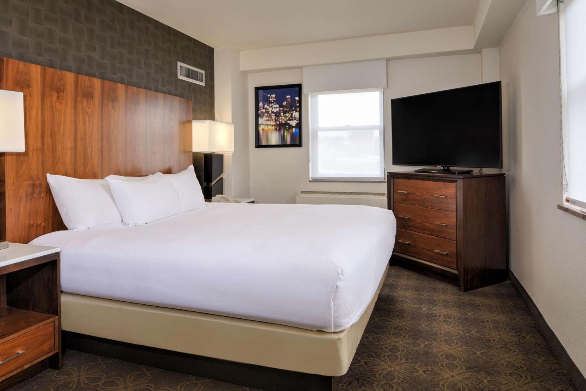 Doubletree By Hilton Hotel & Suites Pittsburgh Downtown Buitenkant foto
